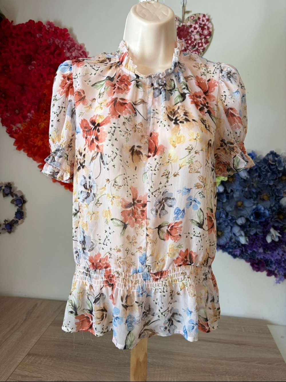 Olivaceous Sheer Chiffon Puff Elastic sleeve and waist blouse - Picture 2 of 10